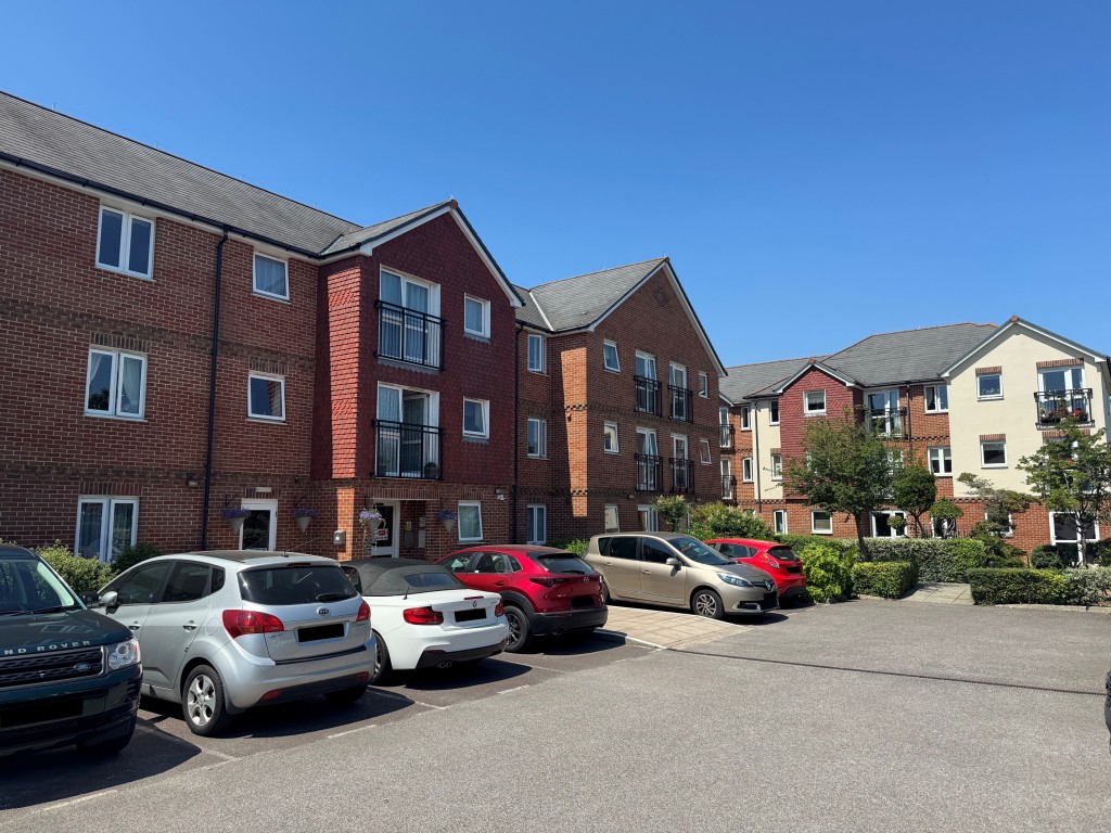 Lot: 212 - SECOND FLOOR AGE RESTRICTED FLAT - General View of Laurel Court